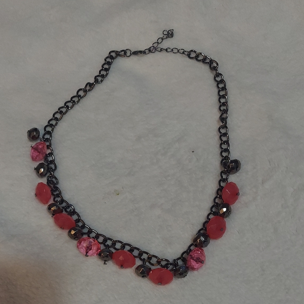 6/$10 Chic Black and Red Beaded Necklace